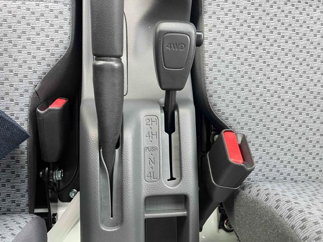 ミニキャブトラック みのり 4WD 届出済未使用車 軽トラック 5速MT 衝突被害軽減システム レーンアシスト オートライト エアコン パワステ 作業灯 Wエアバッグ(8枚目)