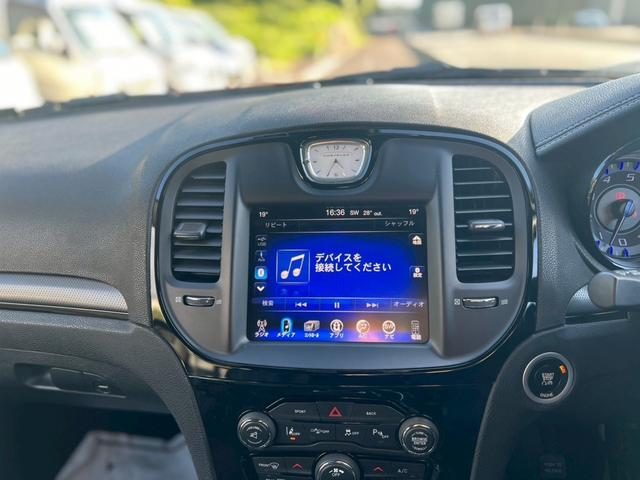 クライスラー・300 300S ドライブレコーダー クリアランスソナー レーンアシスト オートクルーズコントロール 衝突被害軽減システム バックカメラ アルミホイール AT スマートキー ESC エアコン パワーステアリング(5枚目)