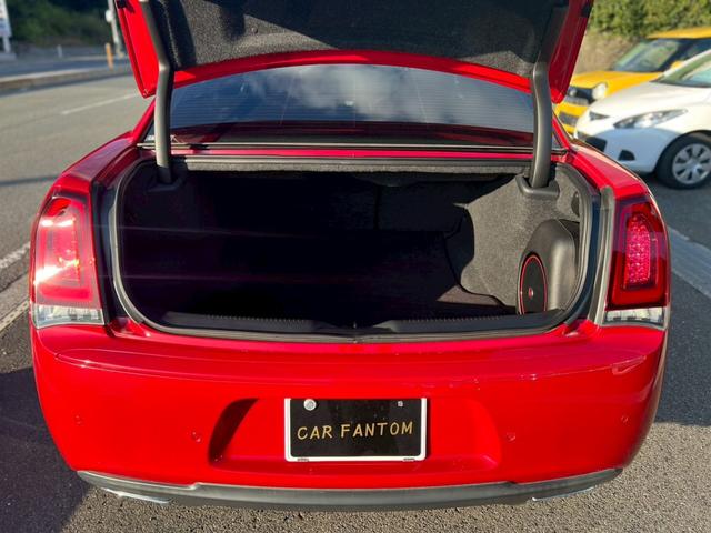 クライスラー・300 300S ドライブレコーダー クリアランスソナー レーンアシスト オートクルーズコントロール 衝突被害軽減システム バックカメラ アルミホイール AT スマートキー ESC エアコン パワーステアリング(16枚目)