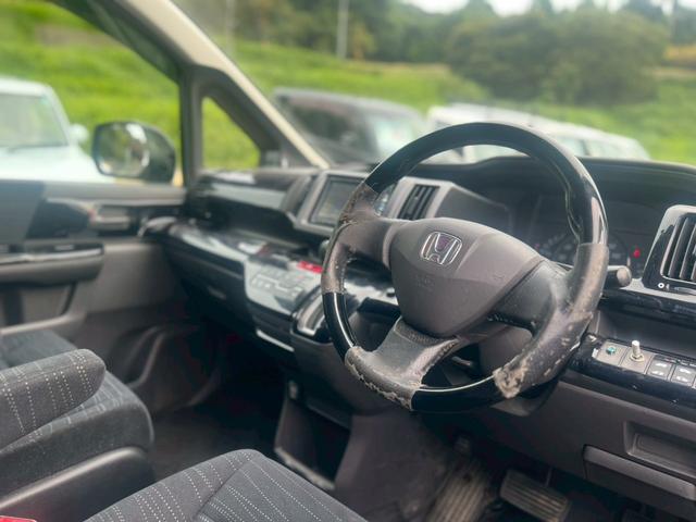 ステップワゴン G スマートスタイルエディション ETC TV 両側電動スライドドア オートライト スマートキー 後席モニター 3列シート AT アルミホイール CD DVD再生 USB Bluetooth ABS ESC エアコン(7枚目)