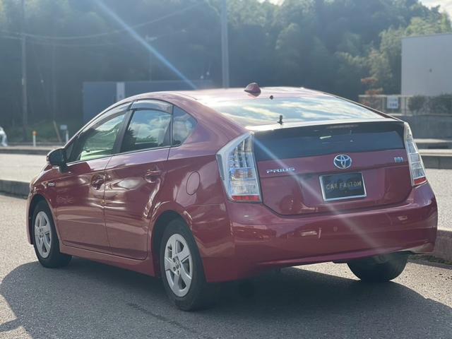 プリウス Ｓ　バックカメラ　ＣＶＴ　スマートキー　電動格納ミラー　エアコン　パワーステアリング　パワーウィンドウ（8枚目）