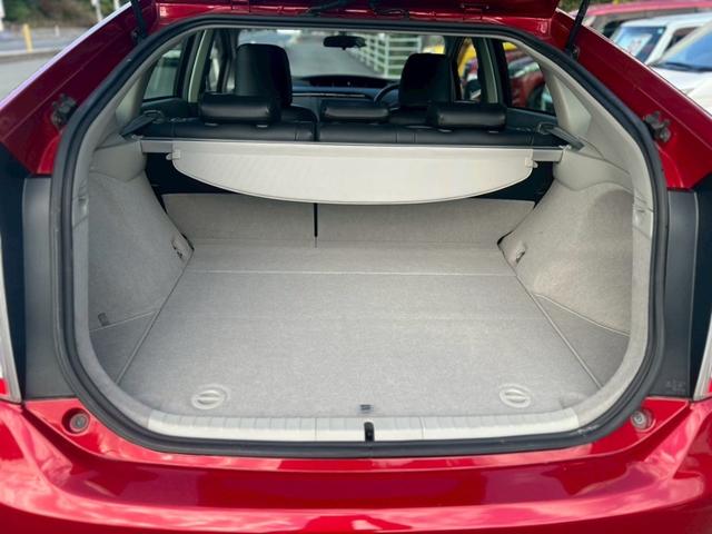 プリウス Ｓ　バックカメラ　ＣＶＴ　スマートキー　電動格納ミラー　エアコン　パワーステアリング　パワーウィンドウ（9枚目）