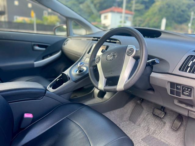 プリウス Ｓ　バックカメラ　ＣＶＴ　スマートキー　電動格納ミラー　エアコン　パワーステアリング　パワーウィンドウ（11枚目）