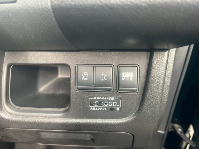 両側電動スライドドア装備！運転席よりボタン一つで開閉可能でございます。