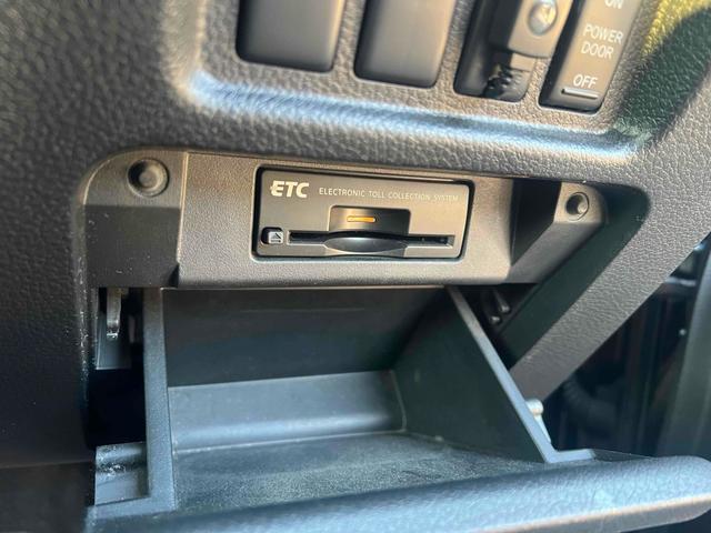 エルグランド 250ハイウェイスターアーバンクロム ETC 全周囲カメラ ナビ 両側電動スライドドア HID スマートキー 3列シート オットマン CVT アルミホイール Bluetooth 盗難防止システム 衝突安全ボディ ABS ESC エアコン(7枚目)