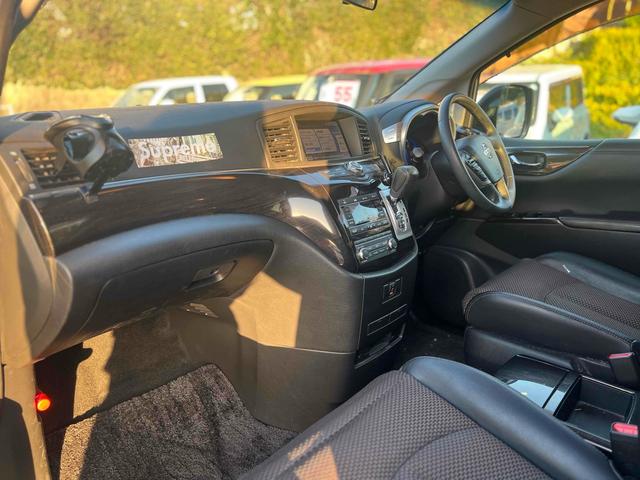 エルグランド 250ハイウェイスターアーバンクロム ETC 全周囲カメラ ナビ 両側電動スライドドア HID スマートキー 3列シート オットマン CVT アルミホイール Bluetooth 盗難防止システム 衝突安全ボディ ABS ESC エアコン(8枚目)