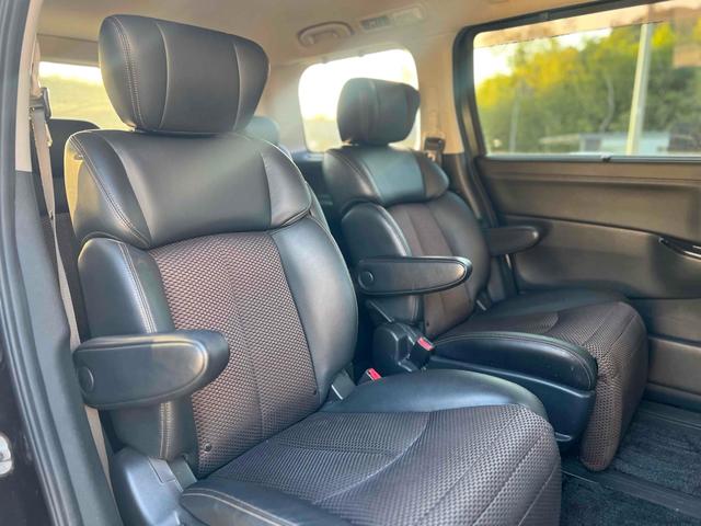 エルグランド 250ハイウェイスターアーバンクロム ETC 全周囲カメラ ナビ 両側電動スライドドア HID スマートキー 3列シート オットマン CVT アルミホイール Bluetooth 盗難防止システム 衝突安全ボディ ABS ESC エアコン(15枚目)