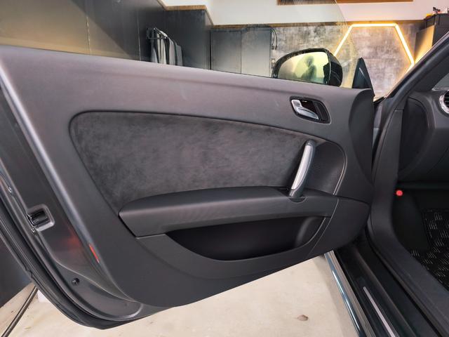 ＴＴクーペ １．８ＴＦＳＩ　Ｓラインコンペティション　１１０台限定車／専用リアスポイラー／１９インチＡＷ／ヘッドライトリペア／天張りリペア／Ｆグリル・ガーニッシュ・Ｒディヒューザー再塗装／バックモニター／純正ナビ／Ｂｌｕｅｔｏｏｔｈ接続／レザーシート（15枚目）