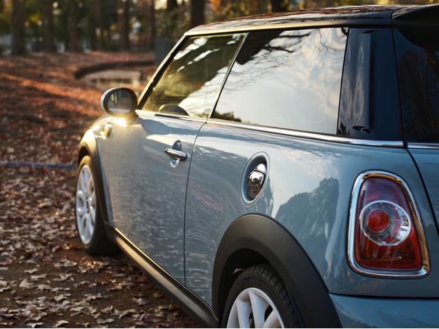 �A�C�X�u���[�͊��炩�ȉ������������܂��B�t�H�g�W�F�j�b�N�ȘȂ܂��͊X���ɂ��I�V�����ɂƂ����݂܂���