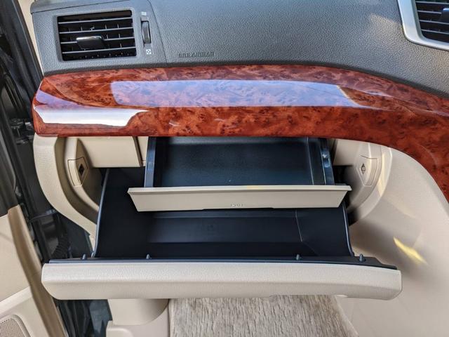 アルファード 　バックカメラ　ナビ　ＴＶ　クリアランスソナー　ＨＩＤ　スマートキー　電動格納ミラー　後席モニター　３列シート　フルフラット　オットマン　ＣＶＴ　アルミホイール　ＣＤ　ミュージックプレイヤー接続可（10枚目）