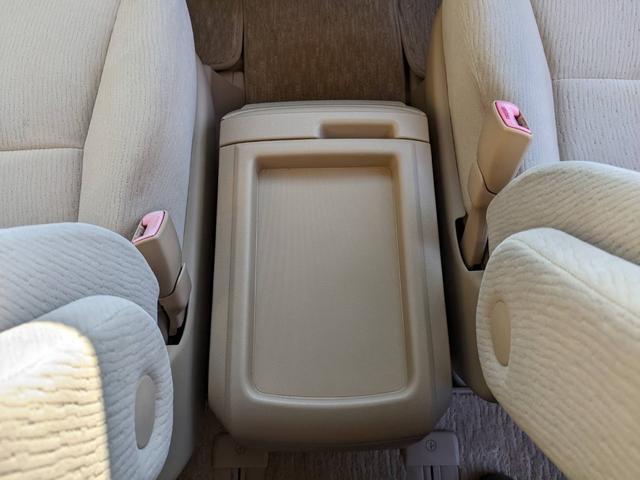 アルファード 　バックカメラ　ナビ　ＴＶ　クリアランスソナー　ＨＩＤ　スマートキー　電動格納ミラー　後席モニター　３列シート　フルフラット　オットマン　ＣＶＴ　アルミホイール　ＣＤ　ミュージックプレイヤー接続可（22枚目）