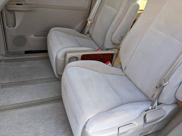 アルファード 　バックカメラ　ナビ　ＴＶ　クリアランスソナー　ＨＩＤ　スマートキー　電動格納ミラー　後席モニター　３列シート　フルフラット　オットマン　ＣＶＴ　アルミホイール　ＣＤ　ミュージックプレイヤー接続可（24枚目）