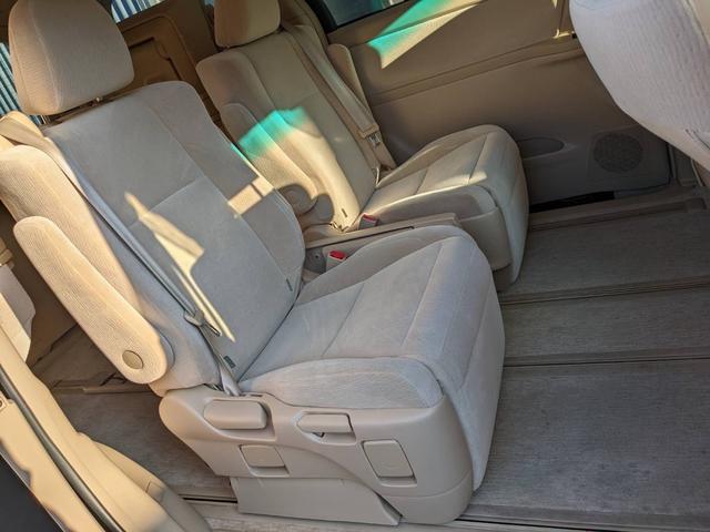 アルファード 　バックカメラ　ナビ　ＴＶ　クリアランスソナー　ＨＩＤ　スマートキー　電動格納ミラー　後席モニター　３列シート　フルフラット　オットマン　ＣＶＴ　アルミホイール　ＣＤ　ミュージックプレイヤー接続可（25枚目）