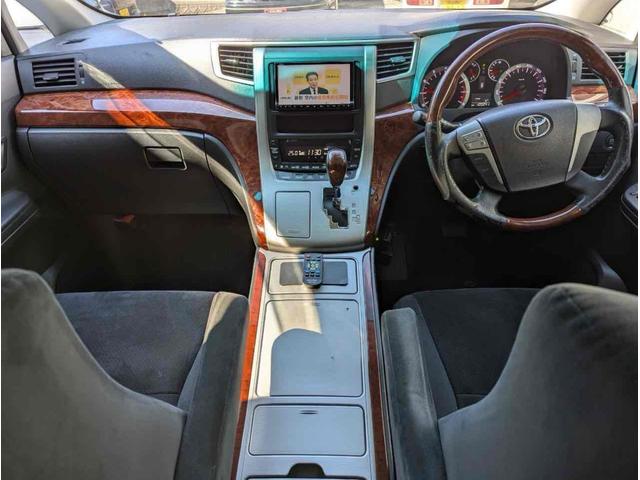 ヴェルファイア ２．４Ｚ　プラチナムセレクション　バックカメラ　ＴＶ　クリアランスソナー　両側電動スライドドア　オートライト　ＨＩＤ　電動リアゲート　スマートキー　電動格納ミラー　後席モニター　３列シート　オットマン　ＣＶＴ　アルミホイール　ＵＳＢ（2枚目）