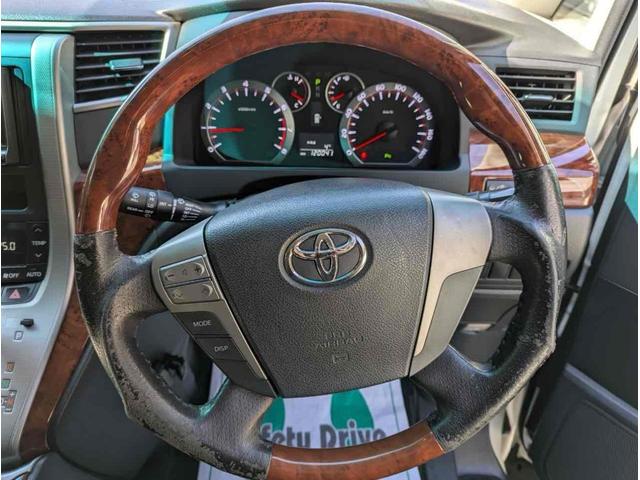 ヴェルファイア ２．４Ｚ　プラチナムセレクション　バックカメラ　ＴＶ　クリアランスソナー　両側電動スライドドア　オートライト　ＨＩＤ　電動リアゲート　スマートキー　電動格納ミラー　後席モニター　３列シート　オットマン　ＣＶＴ　アルミホイール　ＵＳＢ（3枚目）