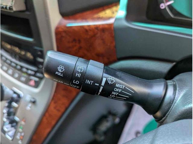 ヴェルファイア ２．４Ｚ　プラチナムセレクション　バックカメラ　ＴＶ　クリアランスソナー　両側電動スライドドア　オートライト　ＨＩＤ　電動リアゲート　スマートキー　電動格納ミラー　後席モニター　３列シート　オットマン　ＣＶＴ　アルミホイール　ＵＳＢ（6枚目）