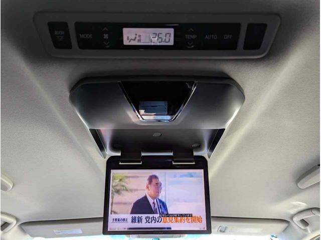 ヴェルファイア ２．４Ｚ　プラチナムセレクション　バックカメラ　ＴＶ　クリアランスソナー　両側電動スライドドア　オートライト　ＨＩＤ　電動リアゲート　スマートキー　電動格納ミラー　後席モニター　３列シート　オットマン　ＣＶＴ　アルミホイール　ＵＳＢ（9枚目）