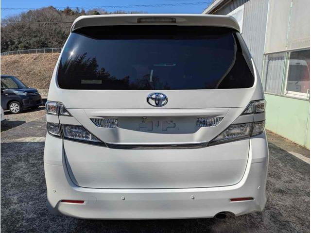 ヴェルファイア ２．４Ｚ　プラチナムセレクション　バックカメラ　ＴＶ　クリアランスソナー　両側電動スライドドア　オートライト　ＨＩＤ　電動リアゲート　スマートキー　電動格納ミラー　後席モニター　３列シート　オットマン　ＣＶＴ　アルミホイール　ＵＳＢ（16枚目）