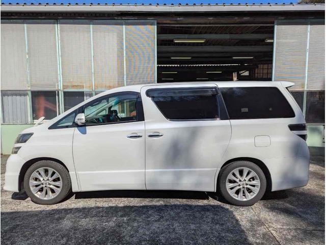 ヴェルファイア ２．４Ｚ　プラチナムセレクション　バックカメラ　ＴＶ　クリアランスソナー　両側電動スライドドア　オートライト　ＨＩＤ　電動リアゲート　スマートキー　電動格納ミラー　後席モニター　３列シート　オットマン　ＣＶＴ　アルミホイール　ＵＳＢ（22枚目）