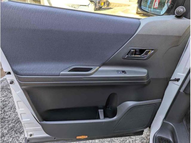 ヴェルファイア ２．４Ｚ　プラチナムセレクション　バックカメラ　ＴＶ　クリアランスソナー　両側電動スライドドア　オートライト　ＨＩＤ　電動リアゲート　スマートキー　電動格納ミラー　後席モニター　３列シート　オットマン　ＣＶＴ　アルミホイール　ＵＳＢ（23枚目）