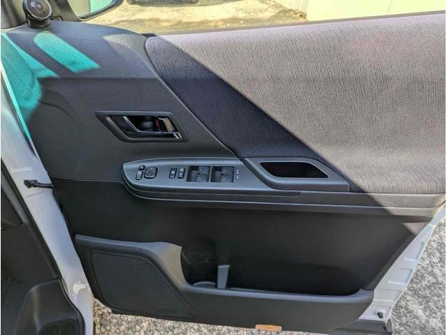 ヴェルファイア ２．４Ｚ　プラチナムセレクション　バックカメラ　ＴＶ　クリアランスソナー　両側電動スライドドア　オートライト　ＨＩＤ　電動リアゲート　スマートキー　電動格納ミラー　後席モニター　３列シート　オットマン　ＣＶＴ　アルミホイール　ＵＳＢ（24枚目）