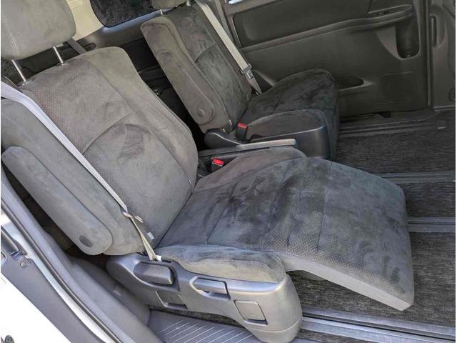 ヴェルファイア ２．４Ｚ　プラチナムセレクション　バックカメラ　ＴＶ　クリアランスソナー　両側電動スライドドア　オートライト　ＨＩＤ　電動リアゲート　スマートキー　電動格納ミラー　後席モニター　３列シート　オットマン　ＣＶＴ　アルミホイール　ＵＳＢ（25枚目）