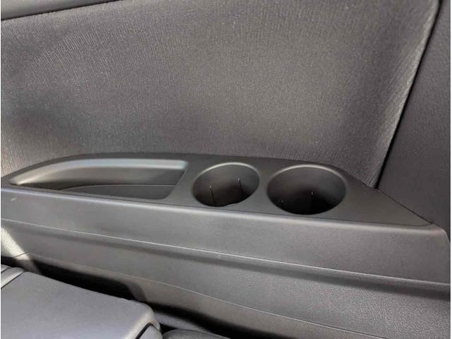 ヴェルファイア ２．４Ｚ　プラチナムセレクション　バックカメラ　ＴＶ　クリアランスソナー　両側電動スライドドア　オートライト　ＨＩＤ　電動リアゲート　スマートキー　電動格納ミラー　後席モニター　３列シート　オットマン　ＣＶＴ　アルミホイール　ＵＳＢ（28枚目）