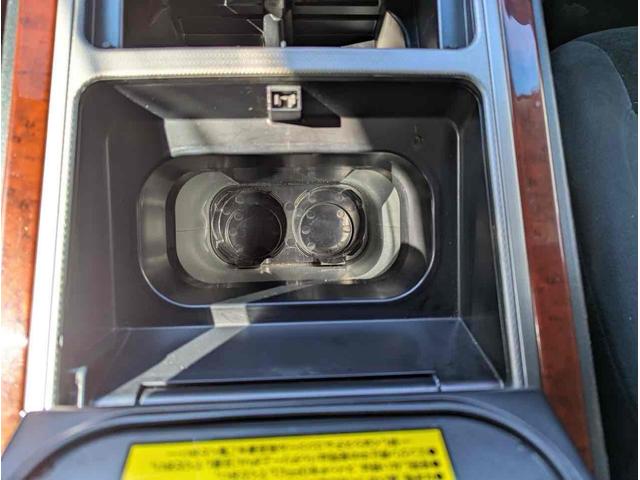 ヴェルファイア ２．４Ｚ　プラチナムセレクション　バックカメラ　ＴＶ　クリアランスソナー　両側電動スライドドア　オートライト　ＨＩＤ　電動リアゲート　スマートキー　電動格納ミラー　後席モニター　３列シート　オットマン　ＣＶＴ　アルミホイール　ＵＳＢ（31枚目）