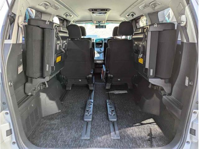 ヴェルファイア ２．４Ｚ　プラチナムセレクション　バックカメラ　ＴＶ　クリアランスソナー　両側電動スライドドア　オートライト　ＨＩＤ　電動リアゲート　スマートキー　電動格納ミラー　後席モニター　３列シート　オットマン　ＣＶＴ　アルミホイール　ＵＳＢ（35枚目）