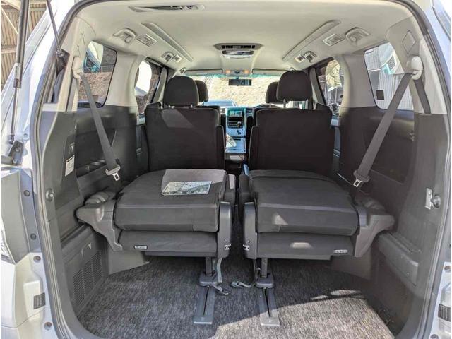 ヴェルファイア ２．４Ｚ　プラチナムセレクション　バックカメラ　ＴＶ　クリアランスソナー　両側電動スライドドア　オートライト　ＨＩＤ　電動リアゲート　スマートキー　電動格納ミラー　後席モニター　３列シート　オットマン　ＣＶＴ　アルミホイール　ＵＳＢ（36枚目）