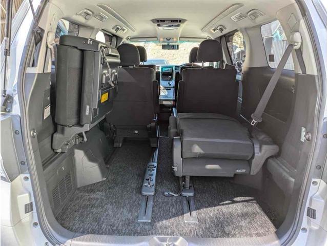 ヴェルファイア ２．４Ｚ　プラチナムセレクション　バックカメラ　ＴＶ　クリアランスソナー　両側電動スライドドア　オートライト　ＨＩＤ　電動リアゲート　スマートキー　電動格納ミラー　後席モニター　３列シート　オットマン　ＣＶＴ　アルミホイール　ＵＳＢ（37枚目）