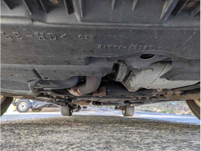 ヴェルファイア ２．４Ｚ　プラチナムセレクション　バックカメラ　ＴＶ　クリアランスソナー　両側電動スライドドア　オートライト　ＨＩＤ　電動リアゲート　スマートキー　電動格納ミラー　後席モニター　３列シート　オットマン　ＣＶＴ　アルミホイール　ＵＳＢ（43枚目）