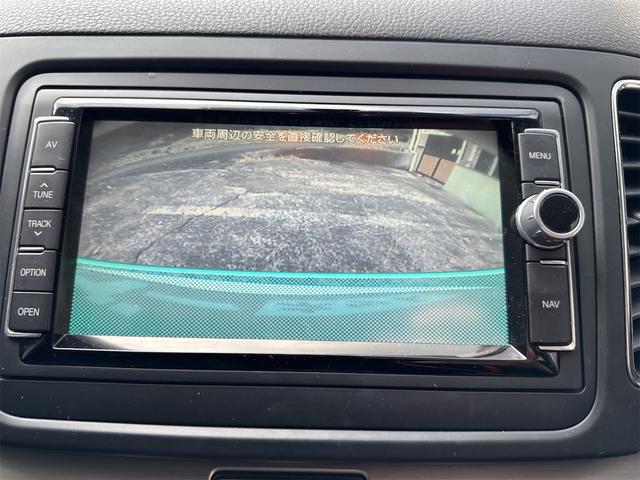 シャラン 　ＥＴＣ　バックカメラ　ナビ　クリアランスソナー　パークアシスト　両側スライドドア　オートライト　スマートキー　アイドリングストップ　シートヒーター　３列シート　ＡＴ　ルーフレール　アルミホイール（6枚目）