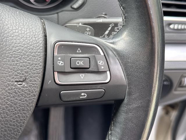 シャラン 　ＥＴＣ　バックカメラ　ナビ　クリアランスソナー　パークアシスト　両側スライドドア　オートライト　スマートキー　アイドリングストップ　シートヒーター　３列シート　ＡＴ　ルーフレール　アルミホイール（10枚目）