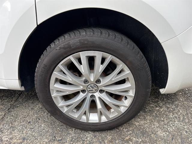 シャラン 　ＥＴＣ　バックカメラ　ナビ　クリアランスソナー　パークアシスト　両側スライドドア　オートライト　スマートキー　アイドリングストップ　シートヒーター　３列シート　ＡＴ　ルーフレール　アルミホイール（20枚目）