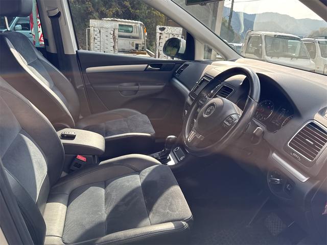 シャラン 　ＥＴＣ　バックカメラ　ナビ　クリアランスソナー　パークアシスト　両側スライドドア　オートライト　スマートキー　アイドリングストップ　シートヒーター　３列シート　ＡＴ　ルーフレール　アルミホイール（33枚目）