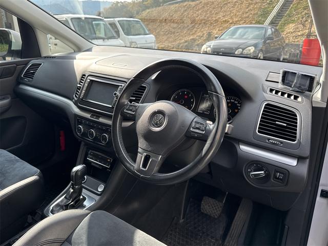 シャラン 　ＥＴＣ　バックカメラ　ナビ　クリアランスソナー　パークアシスト　両側スライドドア　オートライト　スマートキー　アイドリングストップ　シートヒーター　３列シート　ＡＴ　ルーフレール　アルミホイール（34枚目）