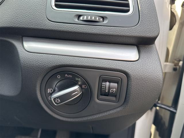 シャラン 　ＥＴＣ　バックカメラ　ナビ　クリアランスソナー　パークアシスト　両側スライドドア　オートライト　スマートキー　アイドリングストップ　シートヒーター　３列シート　ＡＴ　ルーフレール　アルミホイール（37枚目）