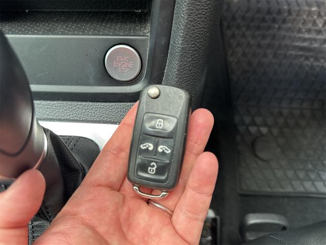 シャラン 　ＥＴＣ　バックカメラ　ナビ　クリアランスソナー　パークアシスト　両側スライドドア　オートライト　スマートキー　アイドリングストップ　シートヒーター　３列シート　ＡＴ　ルーフレール　アルミホイール（39枚目）