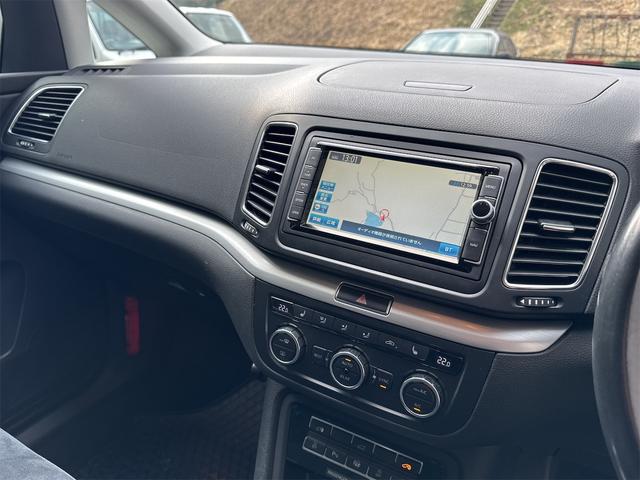 シャラン 　ＥＴＣ　バックカメラ　ナビ　クリアランスソナー　パークアシスト　両側スライドドア　オートライト　スマートキー　アイドリングストップ　シートヒーター　３列シート　ＡＴ　ルーフレール　アルミホイール（41枚目）