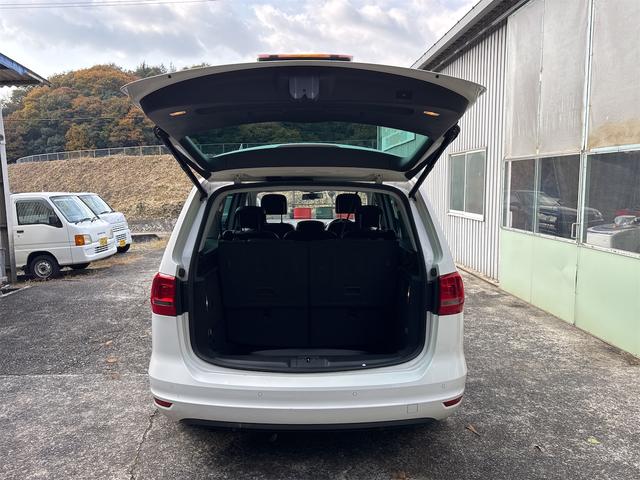 シャラン 　ＥＴＣ　バックカメラ　ナビ　クリアランスソナー　パークアシスト　両側スライドドア　オートライト　スマートキー　アイドリングストップ　シートヒーター　３列シート　ＡＴ　ルーフレール　アルミホイール（48枚目）