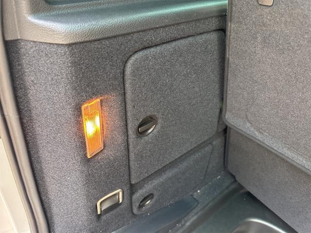 シャラン 　ＥＴＣ　バックカメラ　ナビ　クリアランスソナー　パークアシスト　両側スライドドア　オートライト　スマートキー　アイドリングストップ　シートヒーター　３列シート　ＡＴ　ルーフレール　アルミホイール（50枚目）