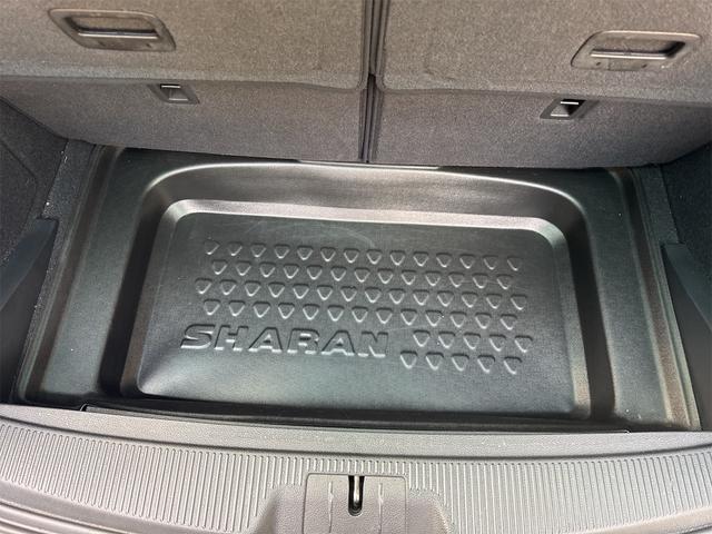 シャラン 　ＥＴＣ　バックカメラ　ナビ　クリアランスソナー　パークアシスト　両側スライドドア　オートライト　スマートキー　アイドリングストップ　シートヒーター　３列シート　ＡＴ　ルーフレール　アルミホイール（51枚目）