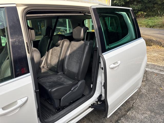 シャラン 　ＥＴＣ　バックカメラ　ナビ　クリアランスソナー　パークアシスト　両側スライドドア　オートライト　スマートキー　アイドリングストップ　シートヒーター　３列シート　ＡＴ　ルーフレール　アルミホイール（55枚目）