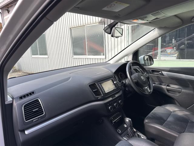 シャラン 　ＥＴＣ　バックカメラ　ナビ　クリアランスソナー　パークアシスト　両側スライドドア　オートライト　スマートキー　アイドリングストップ　シートヒーター　３列シート　ＡＴ　ルーフレール　アルミホイール（57枚目）