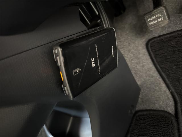 ソリオ X ETC 両側スライド・片側電動 オートライト スマートキー 電動格納ミラー ウォークスルー CVT アルミホイール 盗難防止システム 衝突安全ボディ ABS エアコン パワーステアリング(4枚目)