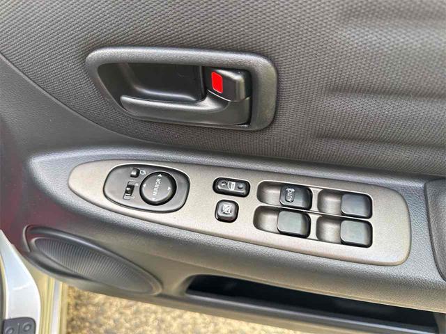 アルテッツァ ＡＳ２００　ワンオーナー　禁煙車　ＥＴＣ　ＨＩＤ　ＭＴ　キーレスエントリー　記録簿　衝突安全ボディ　ＡＢＳ　エアコン　パワーステアリング　パワーウィンドウ（10枚目）
