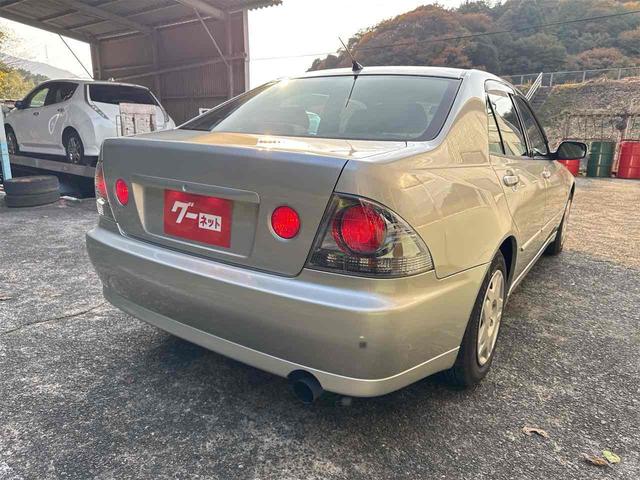 アルテッツァ ＡＳ２００　ワンオーナー　禁煙車　ＥＴＣ　ＨＩＤ　ＭＴ　キーレスエントリー　記録簿　衝突安全ボディ　ＡＢＳ　エアコン　パワーステアリング　パワーウィンドウ（16枚目）