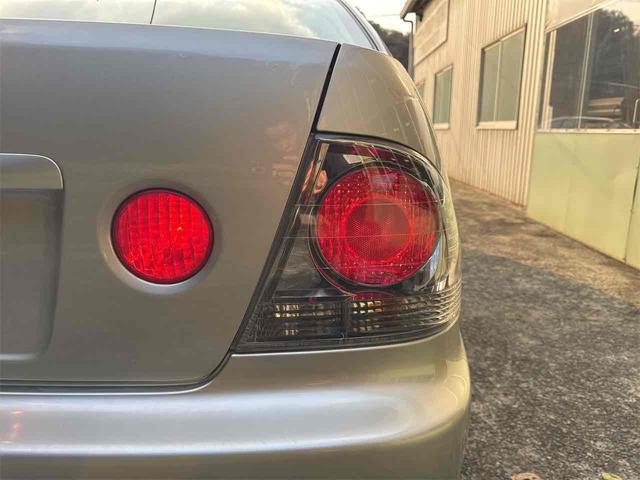 アルテッツァ ＡＳ２００　ワンオーナー　禁煙車　ＥＴＣ　ＨＩＤ　ＭＴ　キーレスエントリー　記録簿　衝突安全ボディ　ＡＢＳ　エアコン　パワーステアリング　パワーウィンドウ（22枚目）