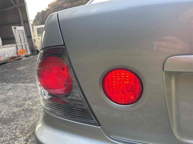 アルテッツァ ＡＳ２００　ワンオーナー　禁煙車　ＥＴＣ　ＨＩＤ　ＭＴ　キーレスエントリー　記録簿　衝突安全ボディ　ＡＢＳ　エアコン　パワーステアリング　パワーウィンドウ（23枚目）